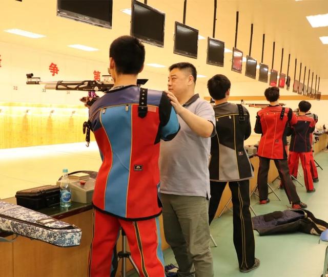 射出一片新天地 ——访深圳市体工大队射击教练刘庆甫