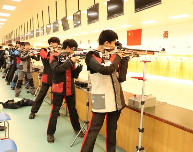射出一片新天地 ——访深圳市体工大队射击教练刘庆甫