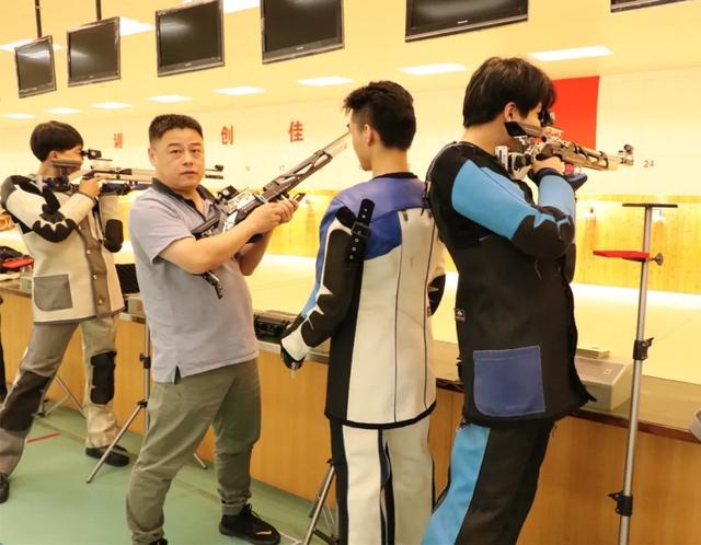 射出一片新天地 ——访深圳市体工大队射击教练刘庆甫