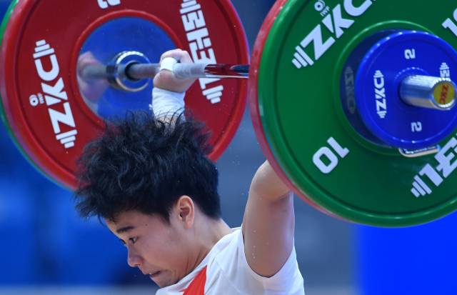 侯志慧保持着女子举重49公斤级总成绩和抓举的世界纪录