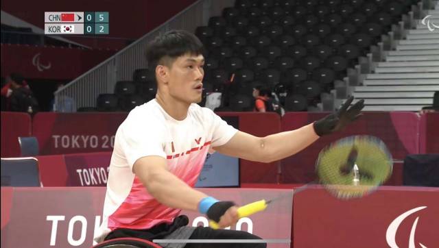 中国残疾人羽毛球队麦建朋搭档屈子墨拿下残奥最后一金。