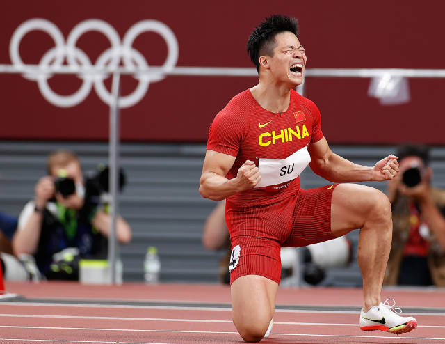 东京奥运会上，苏炳添在男子百米半决赛中跑出9秒83的亚洲纪录。