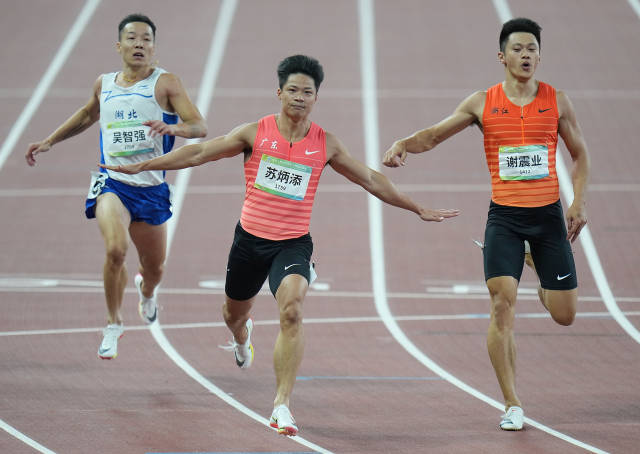 苏炳添在陕西全运会男子百米比赛中再度破十，并且夺冠圆梦。