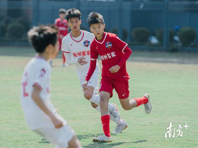 近年来，五华县全力推进足球改革，深耕青训。  五华横陂足球特色小镇供图 