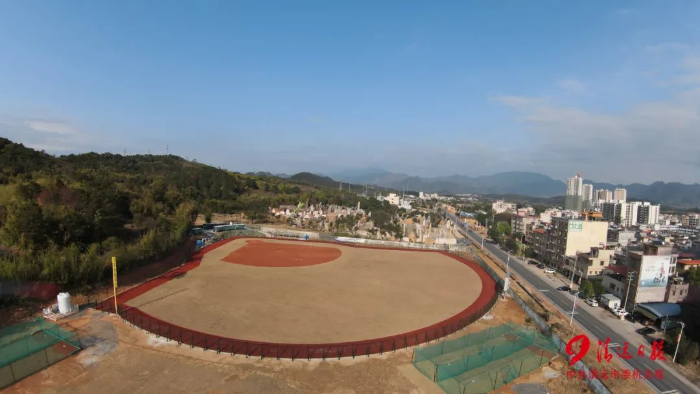 △位于望埠镇国家女子足球英德训练基地的棒垒球场，已建设完工。清远日报记者 钟履双 摄