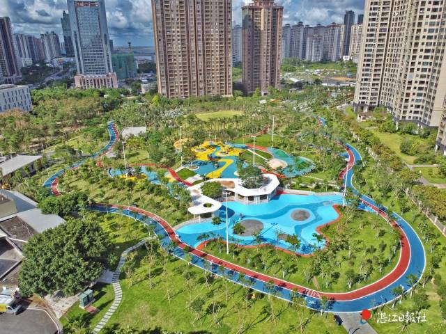 新建的湛江体育中心社区公园将是市民健身又一好去处。 记者 刘冀城 摄
