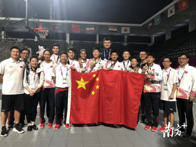 黄文威、曾冰强、肖海亮夺得亚运会男子三人篮球赛冠军。