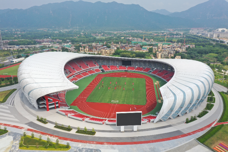 9月23日,在清远体育中心,广东省第16届运动会开幕式演出进入全面排练