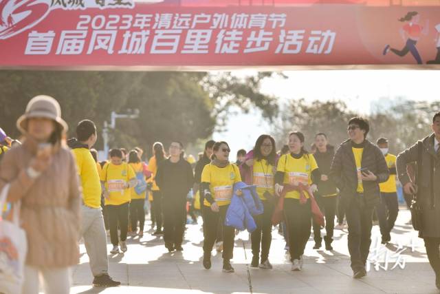 本次徒步活动吸引了超过3000名来自全国各地和港澳地区的选手参加。南方+记者 曾亮超 摄