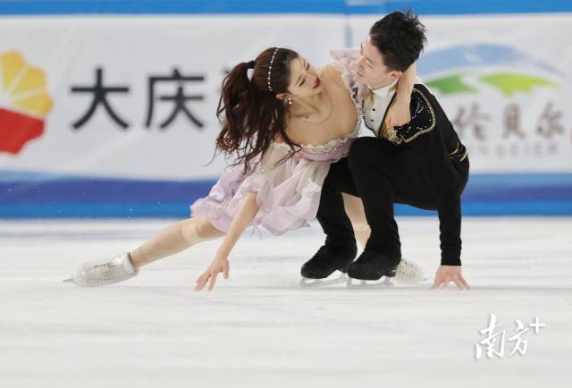 广东队冰舞选手肖紫兮和搭档何凌昊所采用的曲目是《歌剧魅影》。