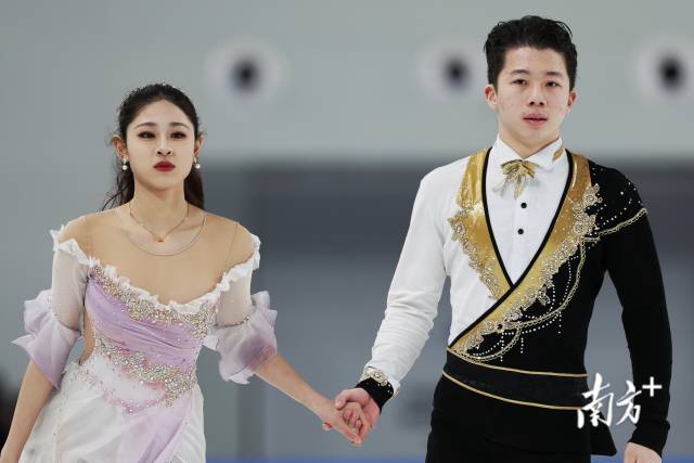 肖紫兮和何凌昊获得97.02的高分，在冰舞自由舞的比赛中名列第三。