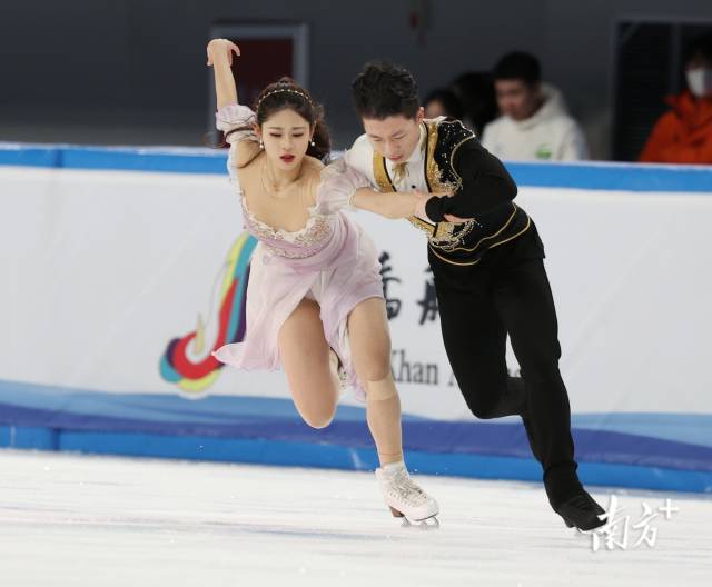 广东队冰舞选手肖紫兮和搭档何凌昊所采用的曲目是《歌剧魅影》。